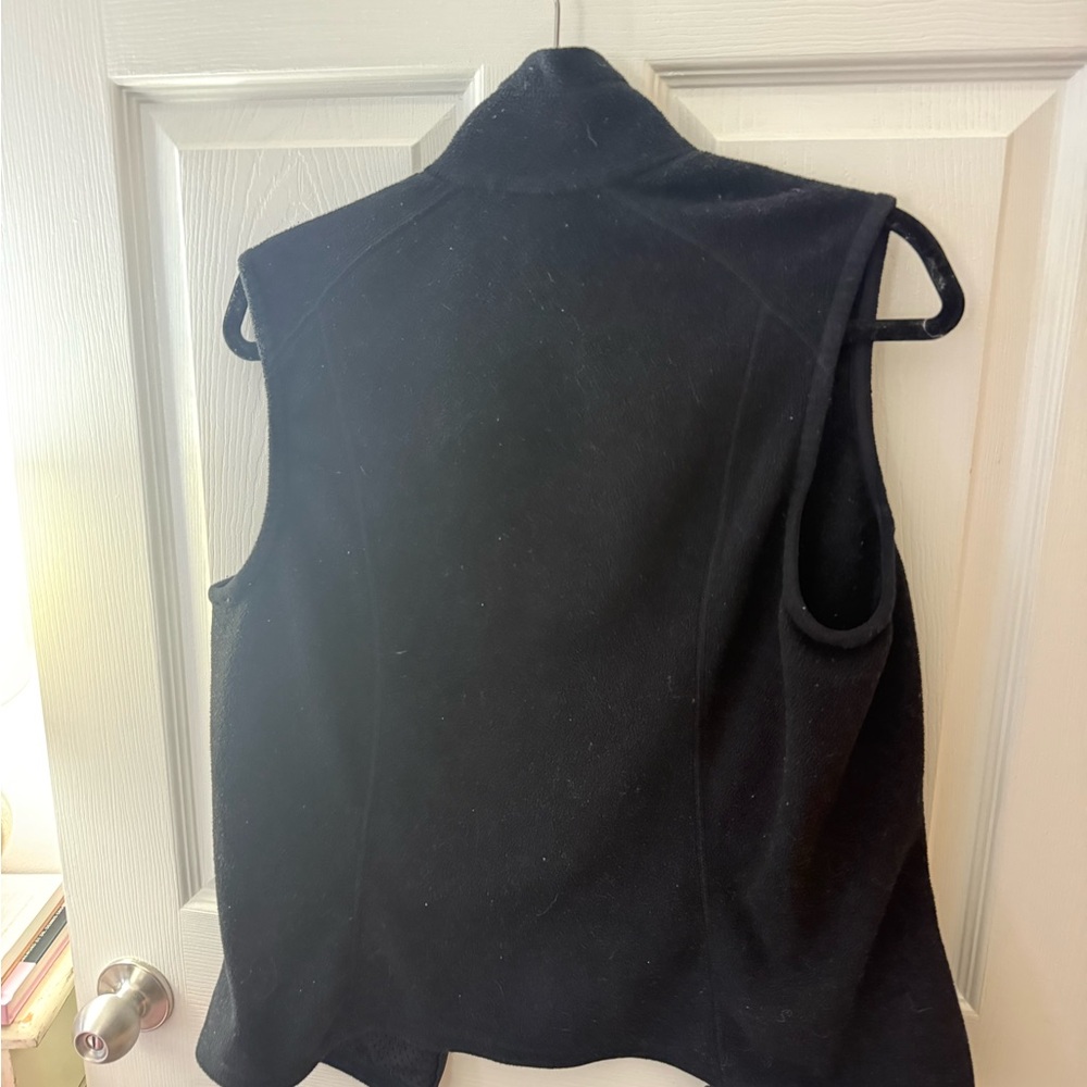 Patagonia Women's Black Fleece Vest - Picture 6 of 8